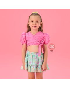 conjunto-infantil-mon-sucre-de-blusa-cropped-rosa-laise-e-saia-shorts-florzinhas-modelo