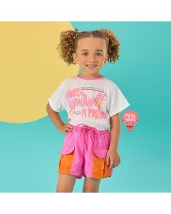conjunto-infantil-multicolorido-mon-sucre-de-blusa-branca-e-shorts-rosa-bolsinhos-laranja-modelo